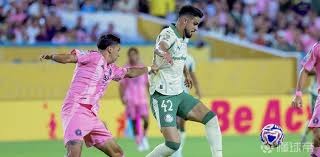 格局！40岁C罗机敏跑位头球破门，打进生涯925球！